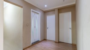 Image 31 - 925577