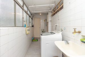 Image 21 - 925579