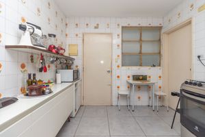 Image 7 - 925579