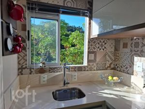 Image 8 - 925601