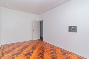 Image 21 - 925610