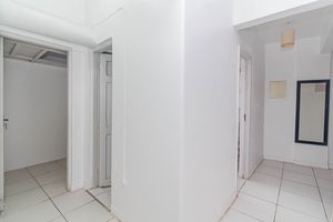 Image 30 - 925610