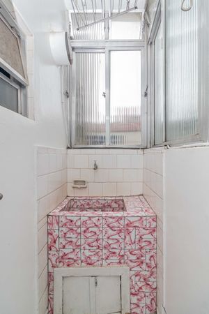 Image 33 - 925610