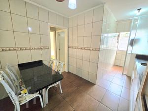 Image 11 - 925644
