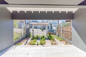Image 64 - 925690