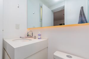 Image 19 - 925723