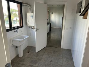 Image 8 - 925735