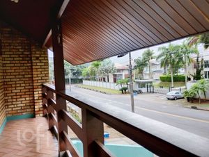 Image 11 - 925744