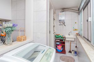 Image 19 - 925760