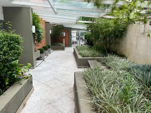 Image 20 - 925761