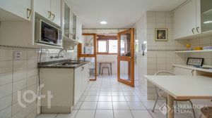 Image 8 - 925786