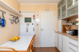 Image 17 - 925837