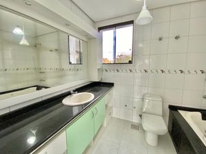 Image 21 - 925863
