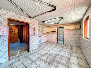 Image 10 - 925874