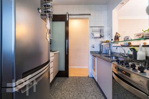 Image 8 - 925883