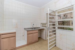 Image 38 - 925907