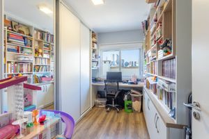 Image 6 - 925944