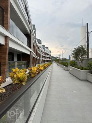 Image 17 - 925954