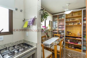 Image 17 - 926002
