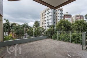 Image 46 - 926002