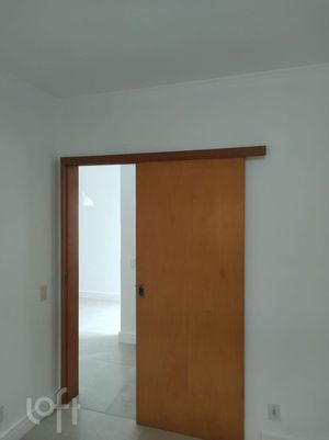 Image 19 - 926005