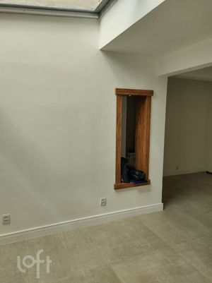 Image 21 - 926005
