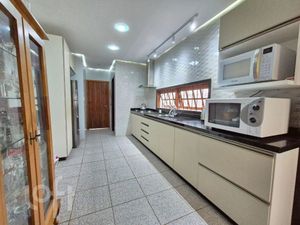 Image 10 - 926040