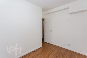 Image 21 - 926044