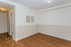 Image 5 - 926044