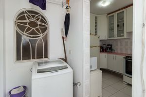 Image 23 - 926090
