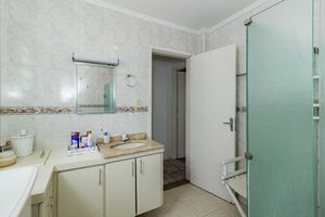 Image 15 - 926090