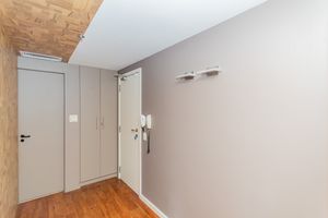 Image 19 - 926124