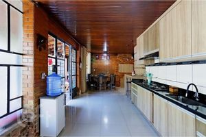 Image 8 - 926296