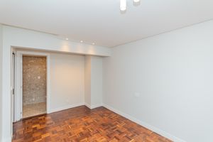 Image 21 - 926402