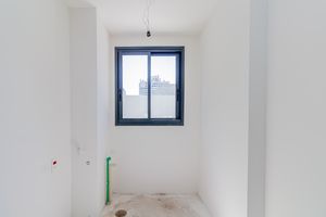 Image 28 - 926481