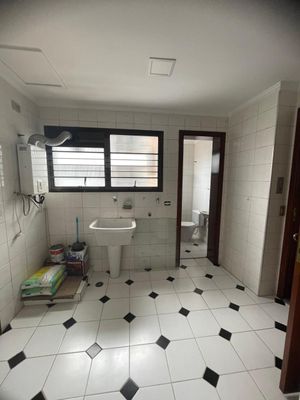 Image 1 - 926489