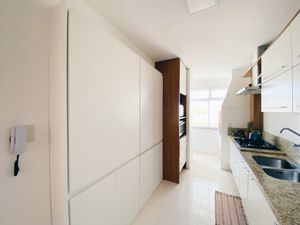Image 6 - 926493
