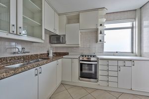 Image 16 - 926497
