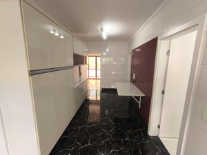 Image 18 - 926500