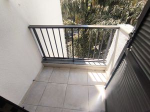 Image 8 - 926500