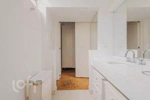 Image 27 - 926576