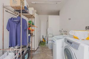Image 32 - 926576