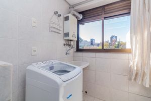 Image 11 - 926612