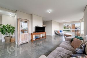 Image 10 - 926624