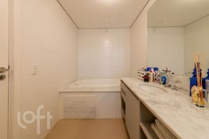 Image 24 - 926624