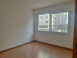 Image 15 - 926665