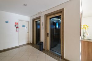 Image 11 - 926670