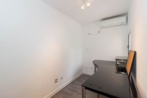 Image 24 - 926712