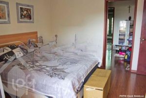 Image 19 - 926733