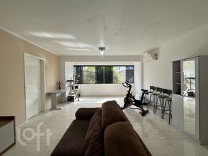 Image 21 - 926752